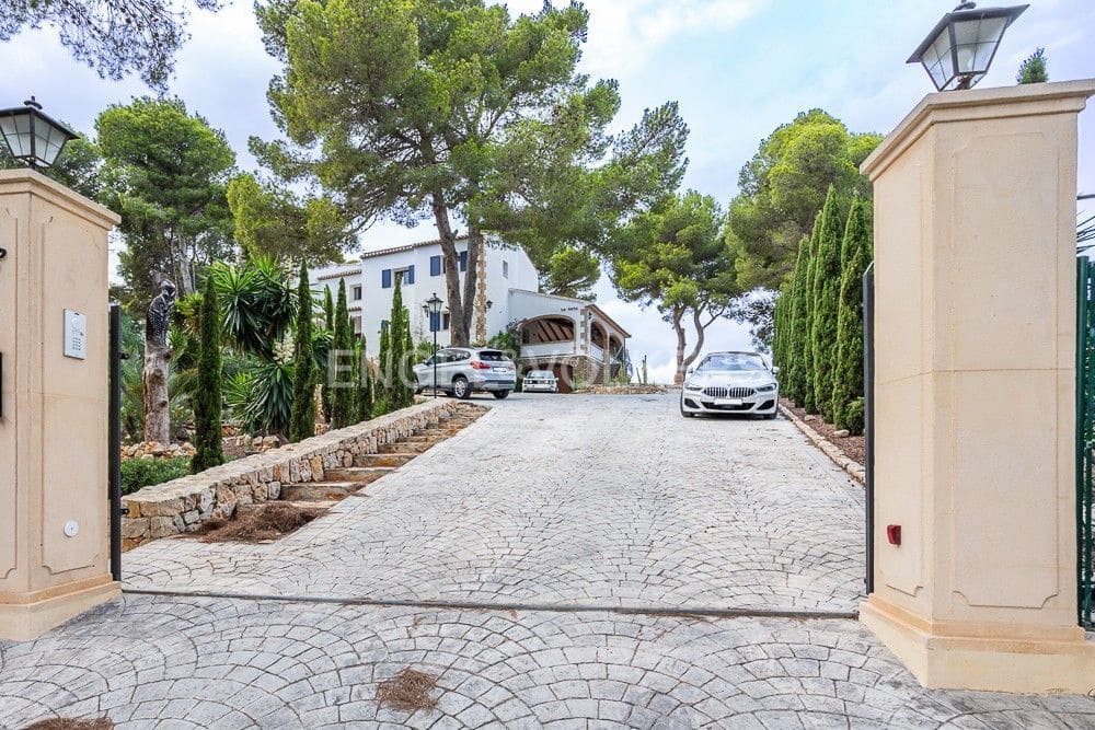 5 bedroom Villa for sale in Javea / Xabia with pool garage - € 2,700,000 (Ref: 8239164)
