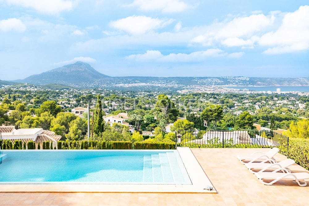 5 bedroom Villa for sale in Javea / Xabia with pool garage - € 2,700,000 (Ref: 8239164)