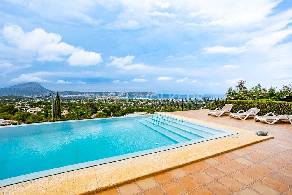 5 bedroom Villa for sale in Javea / Xabia with pool garage - € 2,700,000 (Ref: 8239164)