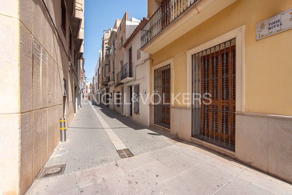4 bedroom Townhouse for sale in Vila-real with garage - € 375,000 (Ref: 8239167)