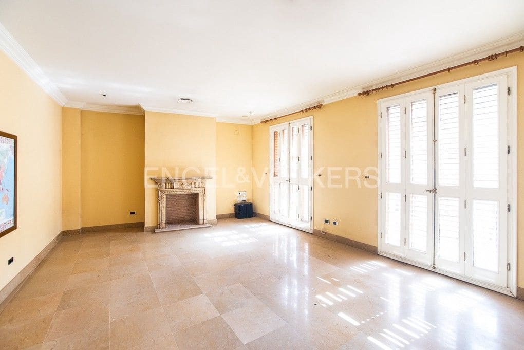 4 bedroom Townhouse for sale in Vila-real with garage - € 375,000 (Ref: 8239167)