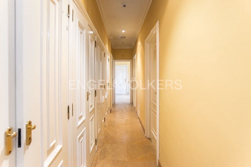 4 bedroom Townhouse for sale in Vila-real with garage - € 375,000 (Ref: 8239167)