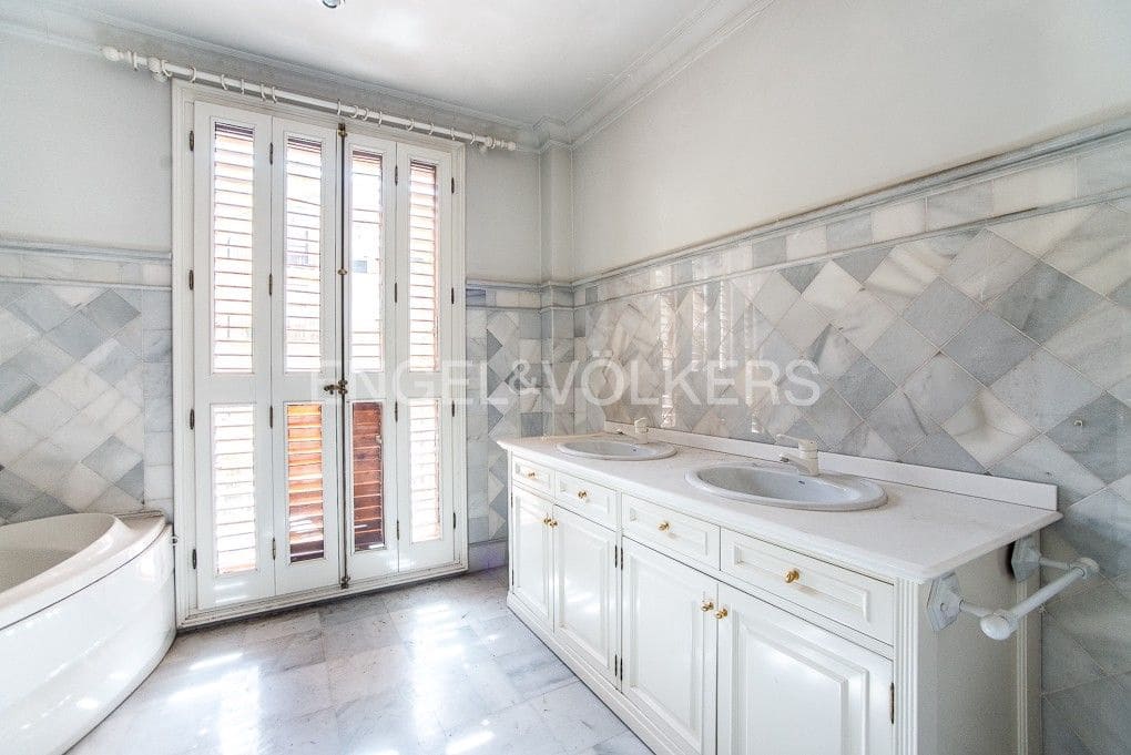 4 bedroom Townhouse for sale in Vila-real with garage - € 375,000 (Ref: 8239167)