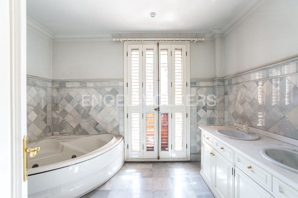 4 bedroom Townhouse for sale in Vila-real with garage - € 375,000 (Ref: 8239167)