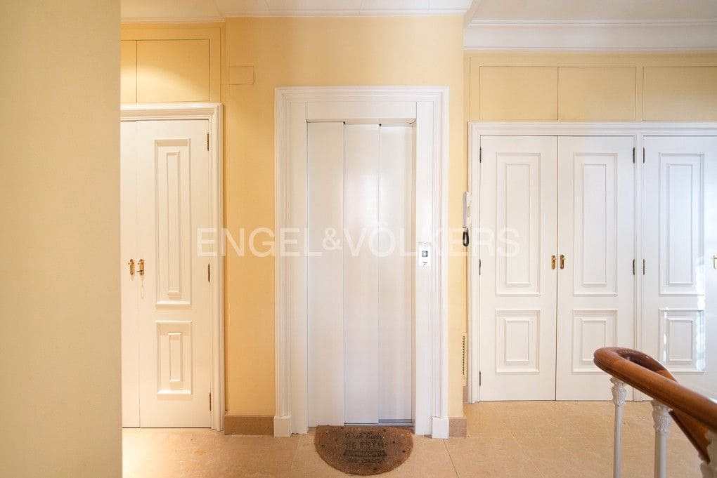 4 bedroom Townhouse for sale in Vila-real with garage - € 375,000 (Ref: 8239167)