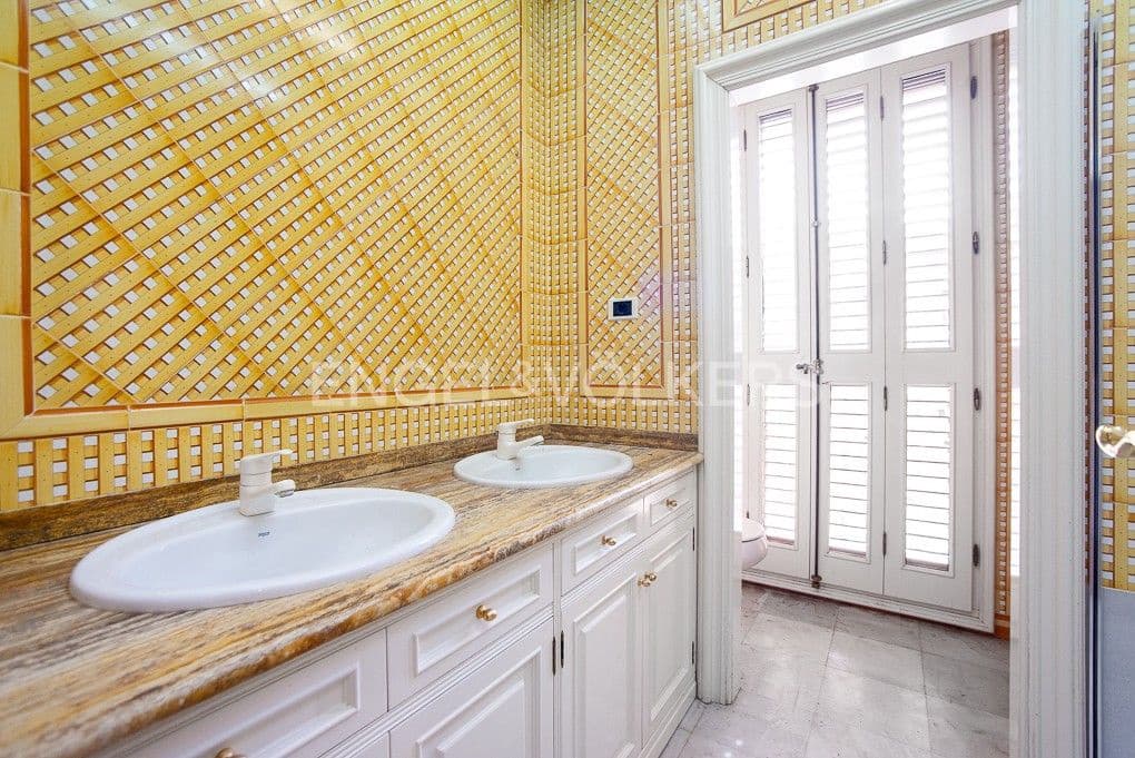 4 bedroom Townhouse for sale in Vila-real with garage - € 375,000 (Ref: 8239167)