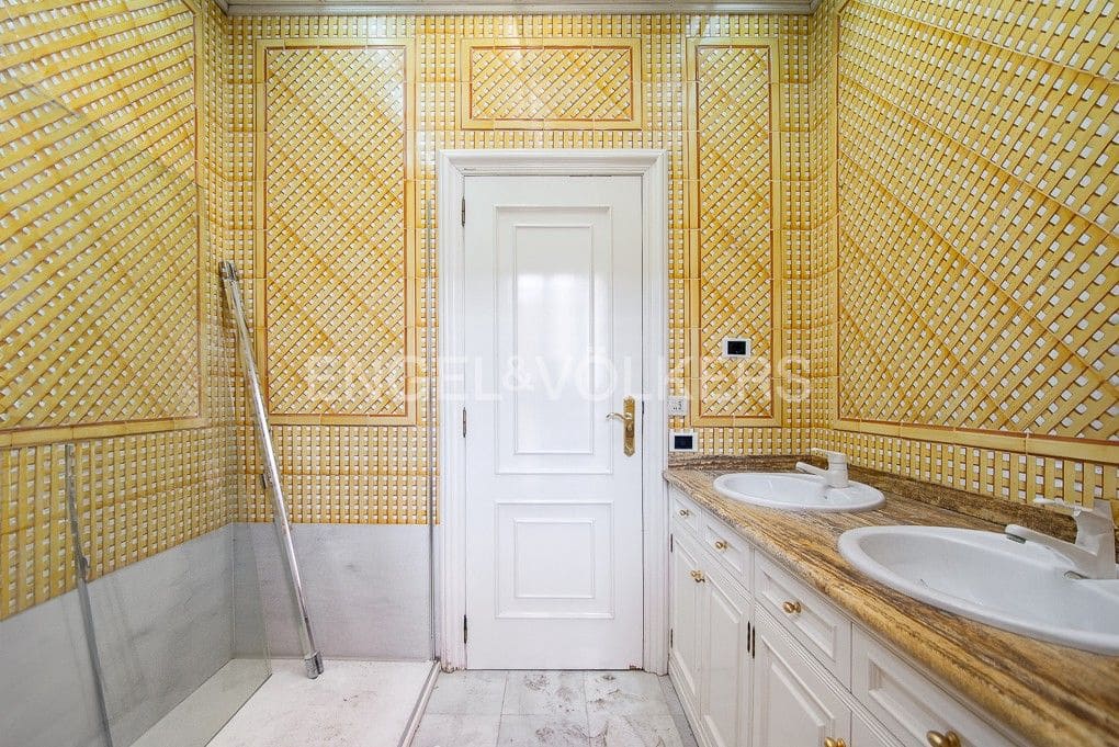 4 bedroom Townhouse for sale in Vila-real with garage - € 375,000 (Ref: 8239167)