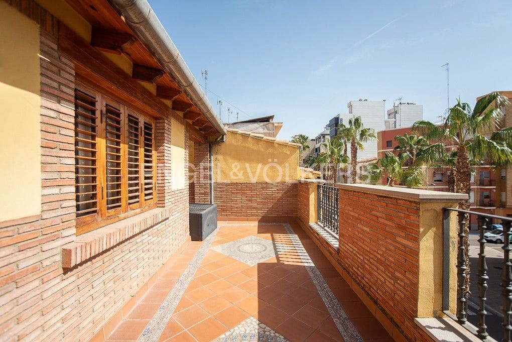 4 bedroom Townhouse for sale in Vila-real with garage - € 375,000 (Ref: 8239167)