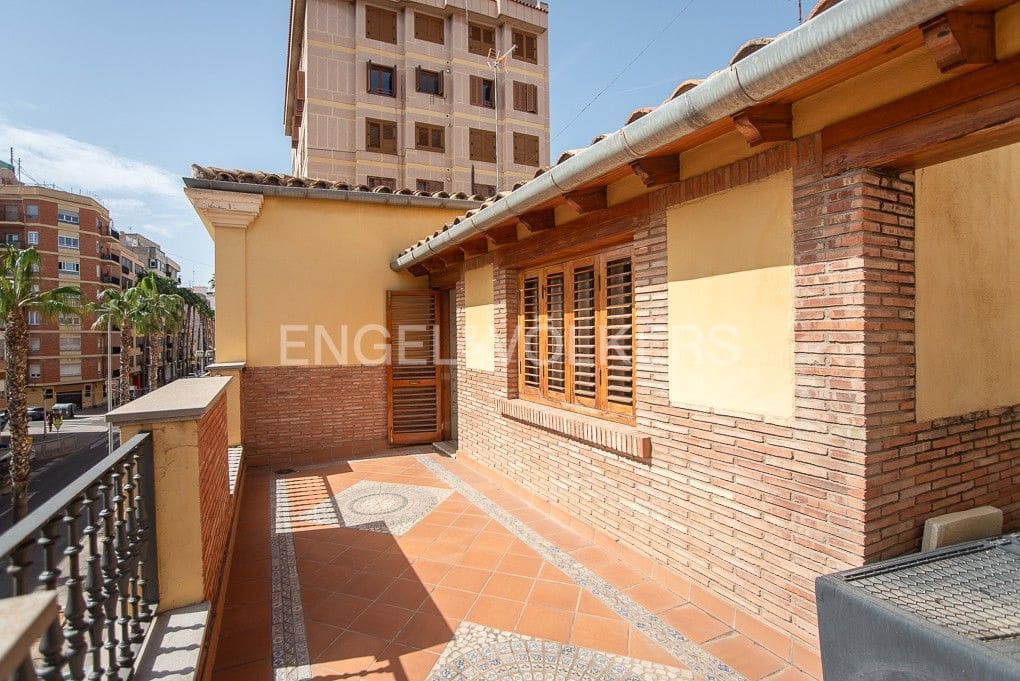 4 bedroom Townhouse for sale in Vila-real with garage - € 375,000 (Ref: 8239167)