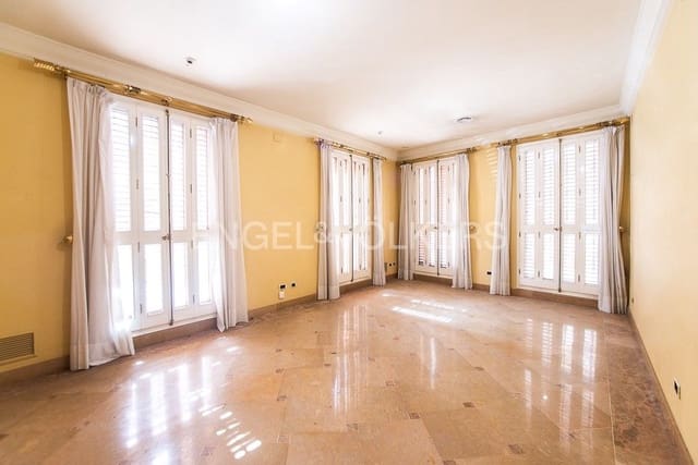 4 bedroom Townhouse for sale in Vila-real with garage - € 375,000 (Ref: 8239167)