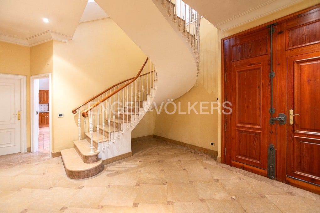 4 bedroom Townhouse for sale in Vila-real with garage - € 375,000 (Ref: 8239167)