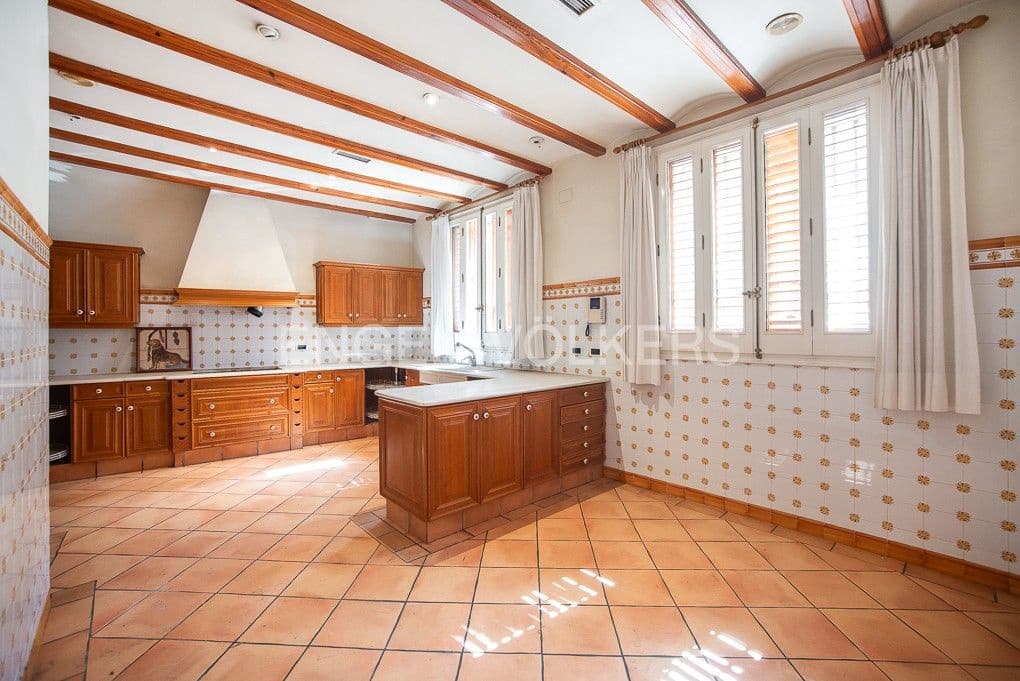 4 bedroom Townhouse for sale in Vila-real with garage - € 375,000 (Ref: 8239167)