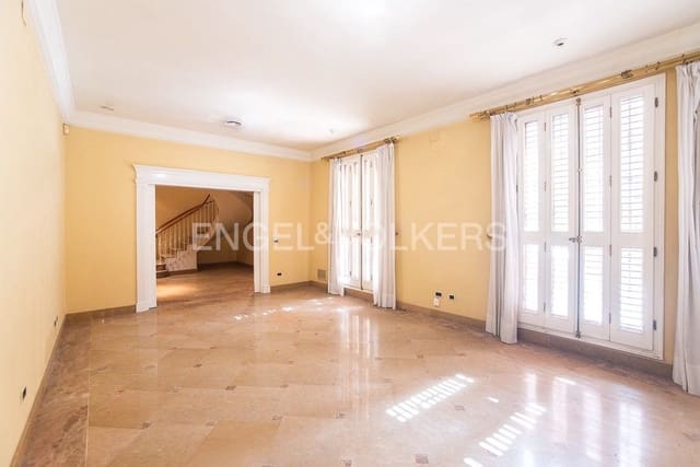 4 bedroom Townhouse for sale in Vila-real with garage - € 375,000 (Ref: 8239167)