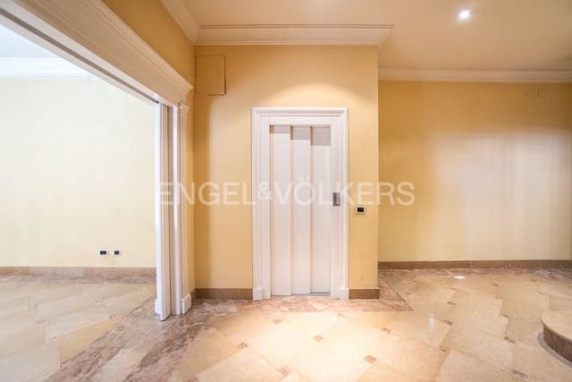 4 bedroom Townhouse for sale in Vila-real with garage - € 375,000 (Ref: 8239167)