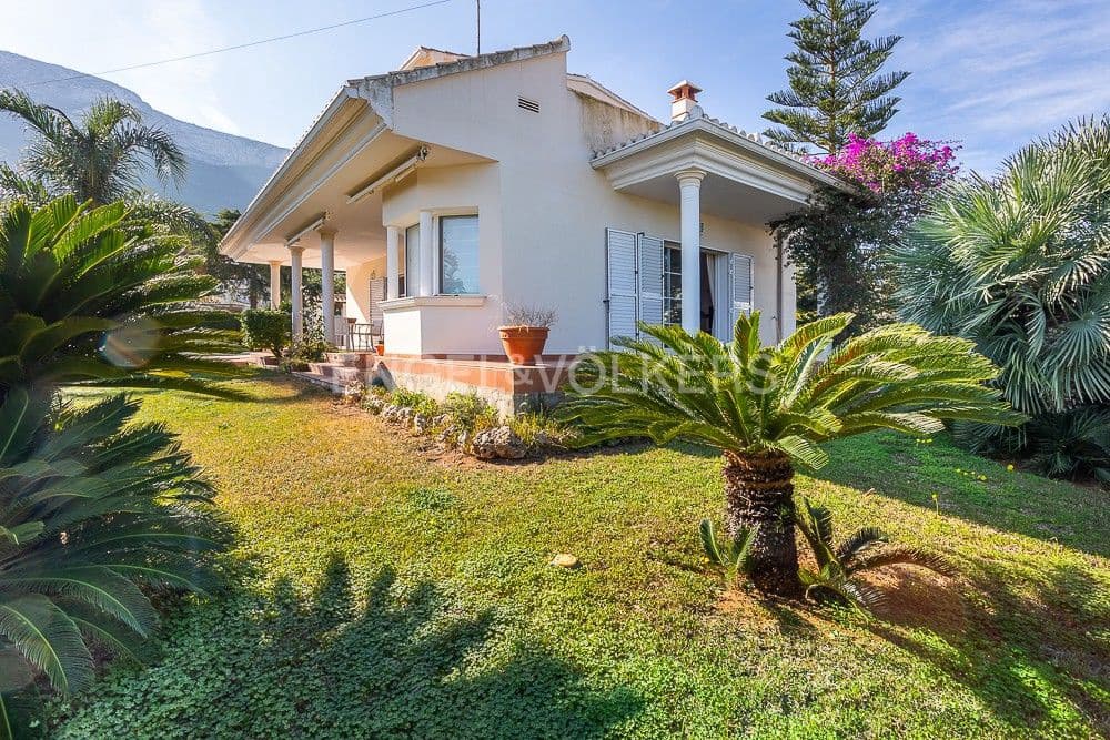 3 Zimmer Villa zu verkaufen in Denia mit Pool Garage - 610.000 € (Ref: 8239178)