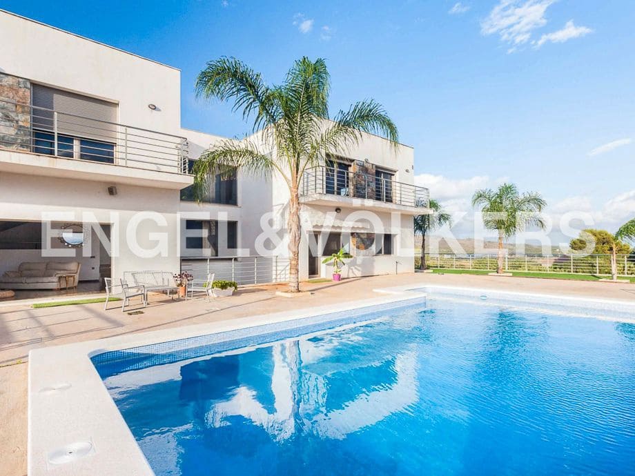 7 bedroom Villa for sale in Borriol with pool garage - € 950,000 (Ref: 8239238)