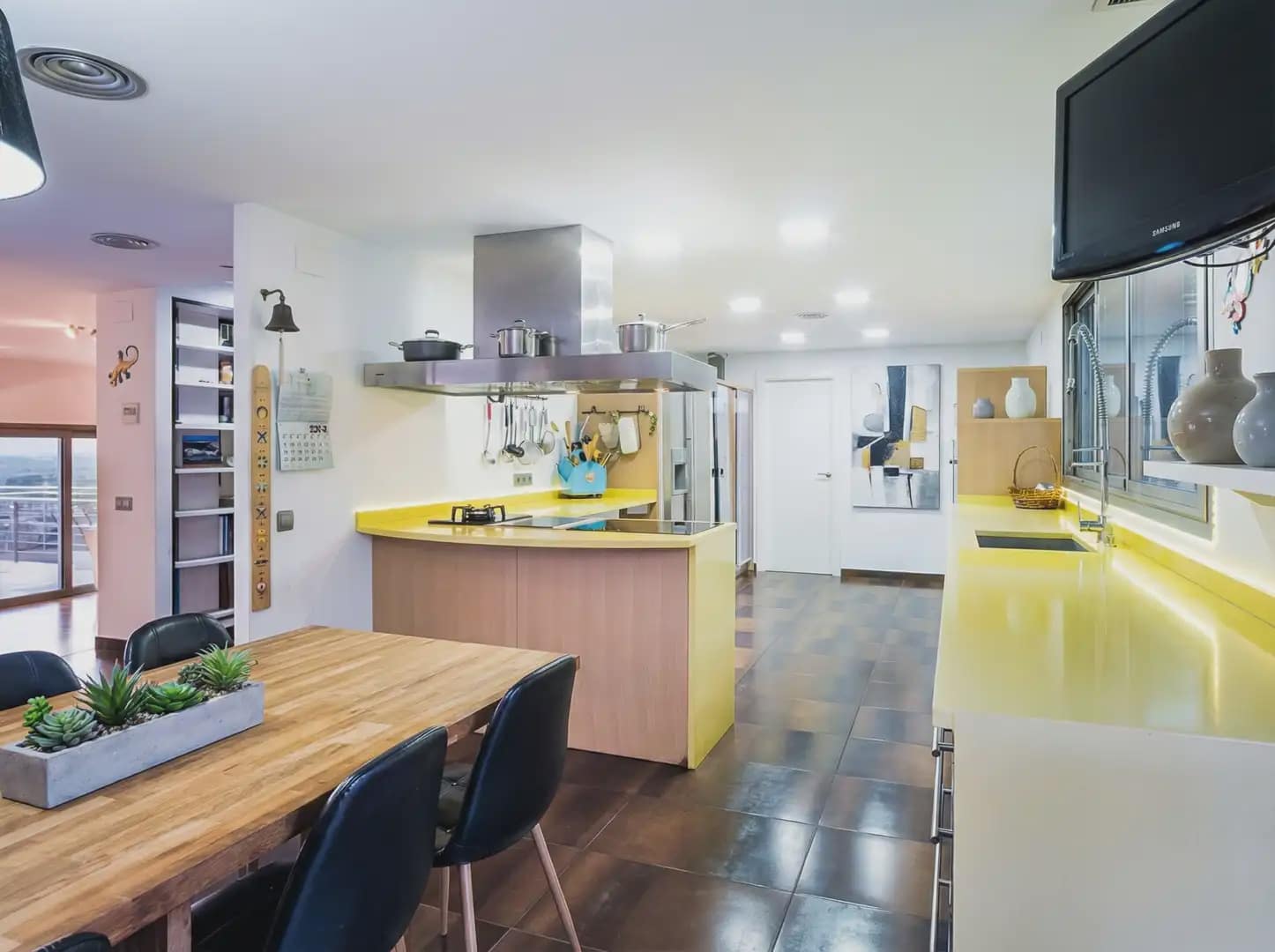 7 bedroom Villa for sale in Borriol with pool garage - € 950,000 (Ref: 8239238)