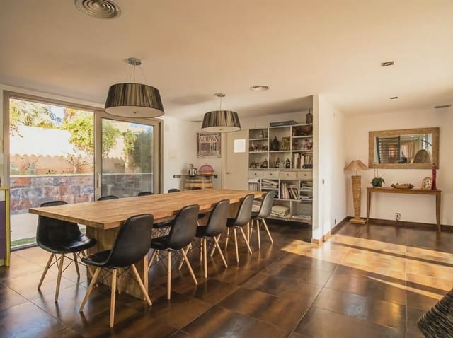 7 bedroom Villa for sale in Borriol with pool garage - € 950,000 (Ref: 8239238)