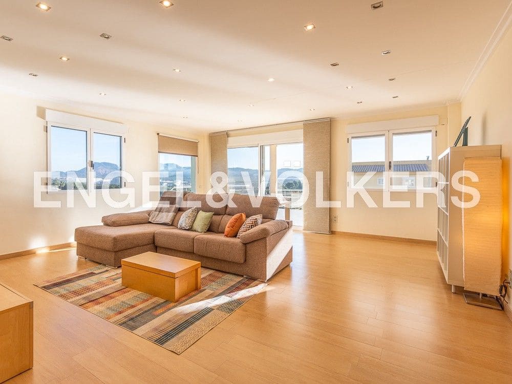 7 bedroom Villa for sale in L'Alcora with garage - € 435,000 (Ref: 8239244)