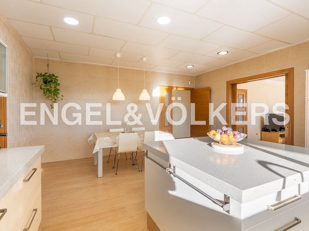 7 bedroom Villa for sale in L'Alcora with garage - € 435,000 (Ref: 8239244)