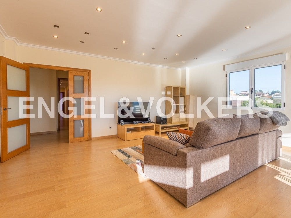 7 bedroom Villa for sale in L'Alcora with garage - € 435,000 (Ref: 8239244)