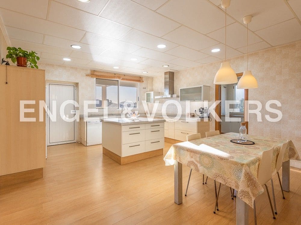 7 bedroom Villa for sale in L'Alcora with garage - € 435,000 (Ref: 8239244)