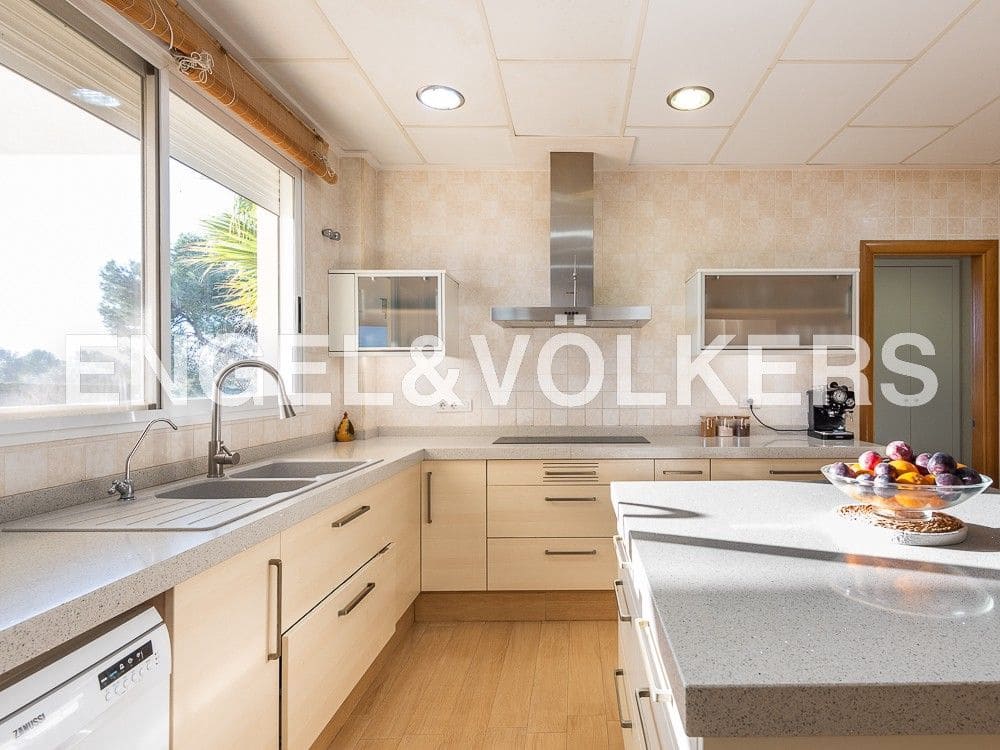 7 bedroom Villa for sale in L'Alcora with garage - € 435,000 (Ref: 8239244)