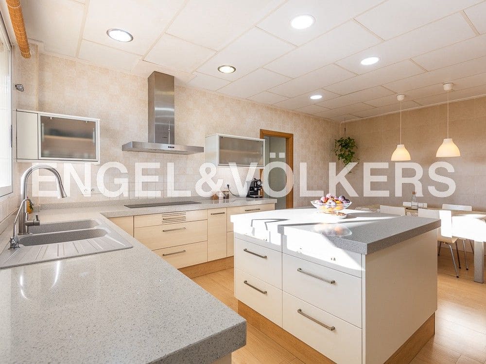 7 bedroom Villa for sale in L'Alcora with garage - € 435,000 (Ref: 8239244)