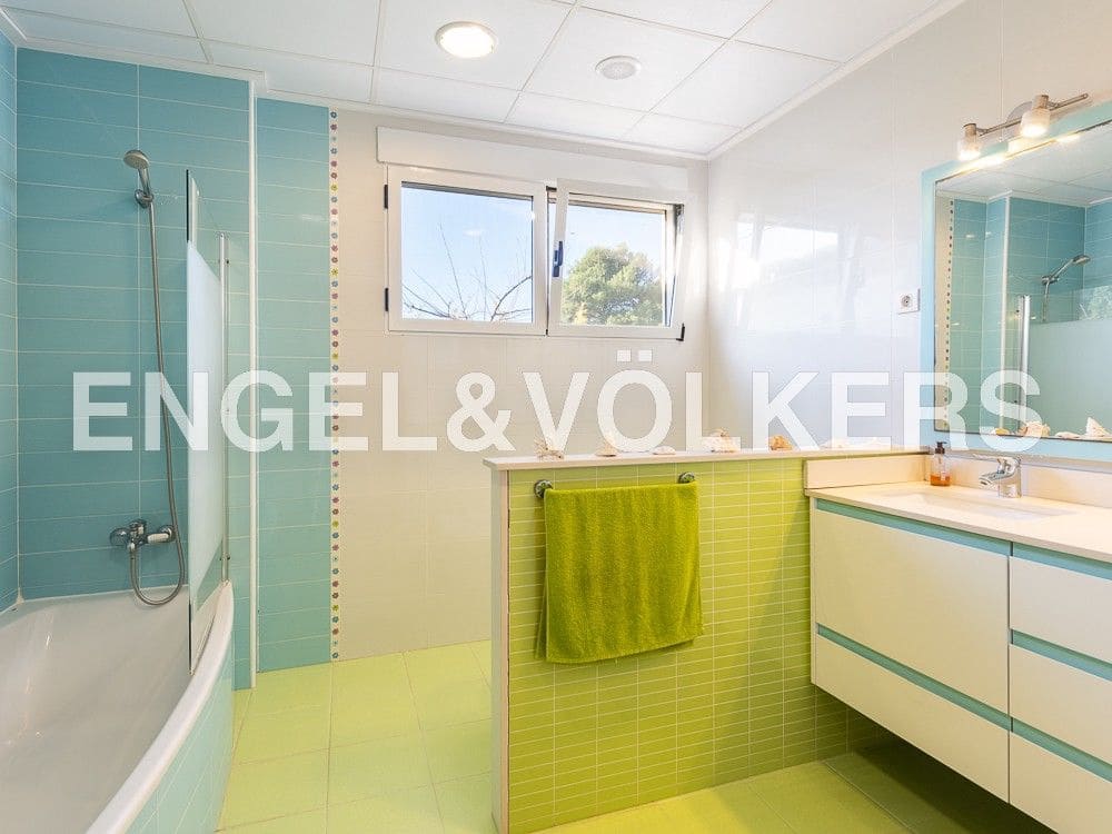 7 bedroom Villa for sale in L'Alcora with garage - € 435,000 (Ref: 8239244)