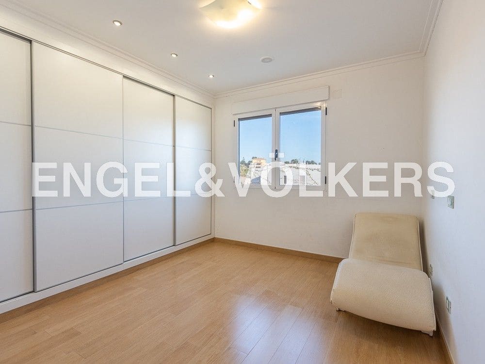7 bedroom Villa for sale in L'Alcora with garage - € 435,000 (Ref: 8239244)