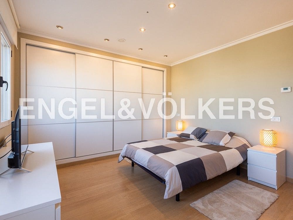 7 bedroom Villa for sale in L'Alcora with garage - € 435,000 (Ref: 8239244)