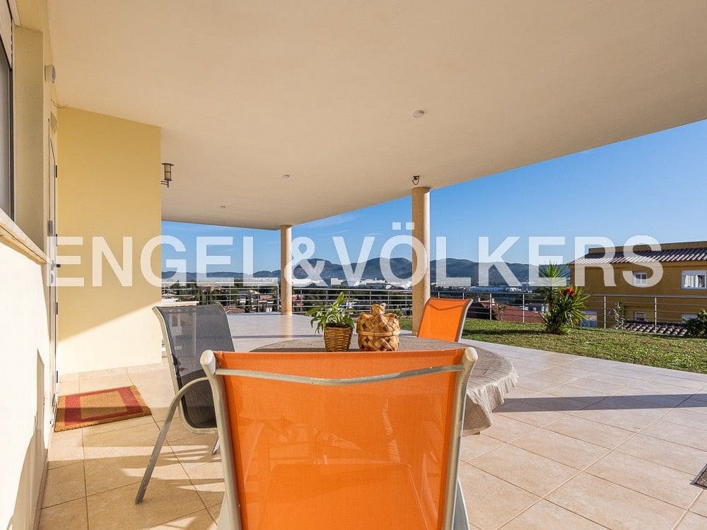 7 bedroom Villa for sale in L'Alcora with garage - € 435,000 (Ref: 8239244)
