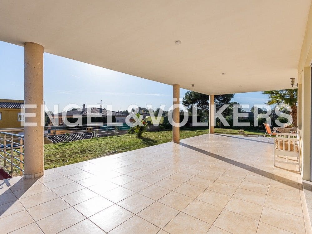 7 bedroom Villa for sale in L'Alcora with garage - € 435,000 (Ref: 8239244)