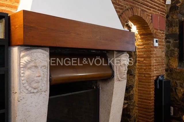 4 soverom Villa til salgs i L'Eliana med svømmebasseng garasje - € 750 000 (Ref: 8239245)