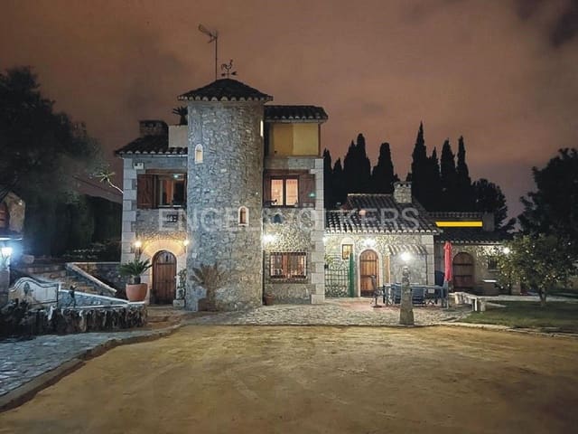 4 soverom Villa til salgs i L'Eliana med svømmebasseng garasje - € 750 000 (Ref: 8239245)