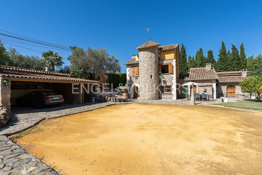 4 chambre Villa/Maison à vendre à L'Eliana avec piscine garage - 750 000 € (Ref: 8239245)