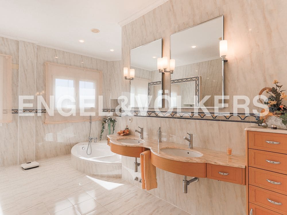 Villa/Maison à vendre à Vinaros avec piscine garage - 820 000 € (Ref: 8239256)