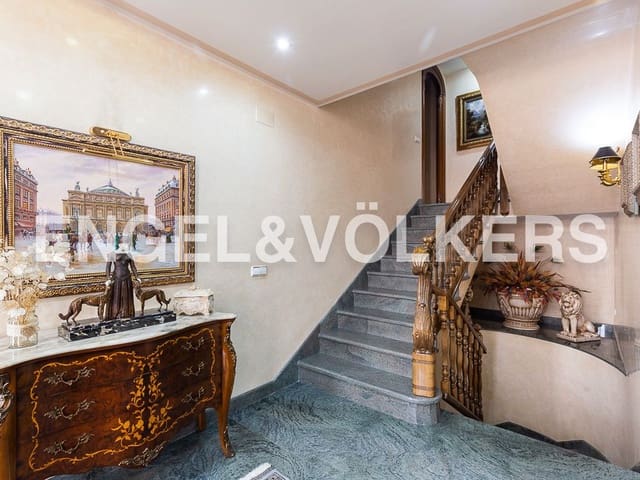 5 bedroom Villa for sale in Aldaia with garage - € 890,000 (Ref: 8239266)