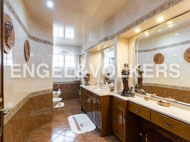 5 bedroom Villa for sale in Aldaia with garage - € 890,000 (Ref: 8239266)