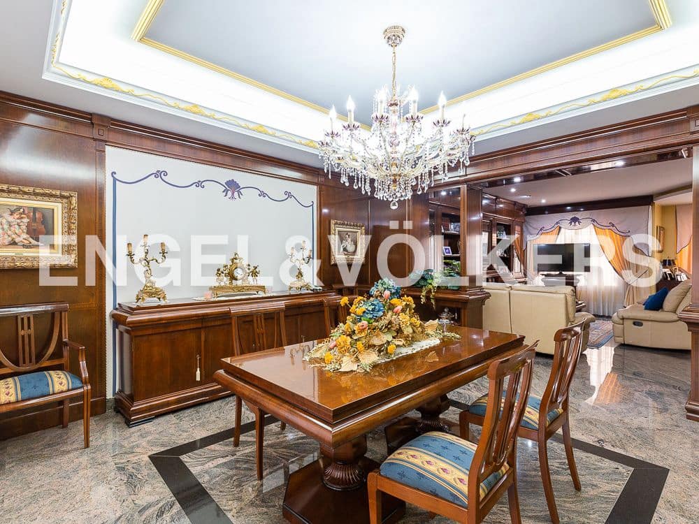5 bedroom Villa for sale in Aldaia with garage - € 890,000 (Ref: 8239266)