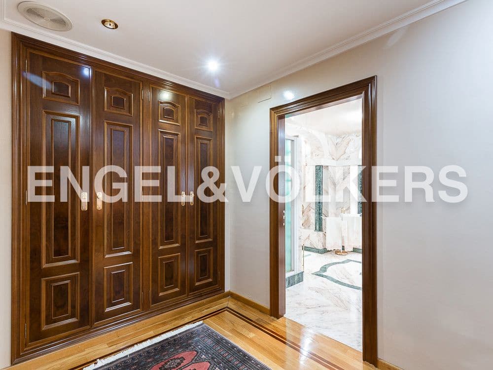 5 bedroom Villa for sale in Aldaia with garage - € 890,000 (Ref: 8239266)