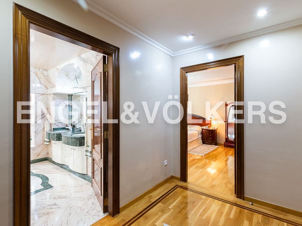 5 bedroom Villa for sale in Aldaia with garage - € 890,000 (Ref: 8239266)