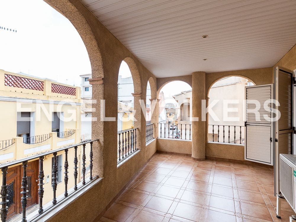 5 bedroom Villa for sale in Aldaia with garage - € 890,000 (Ref: 8239266)