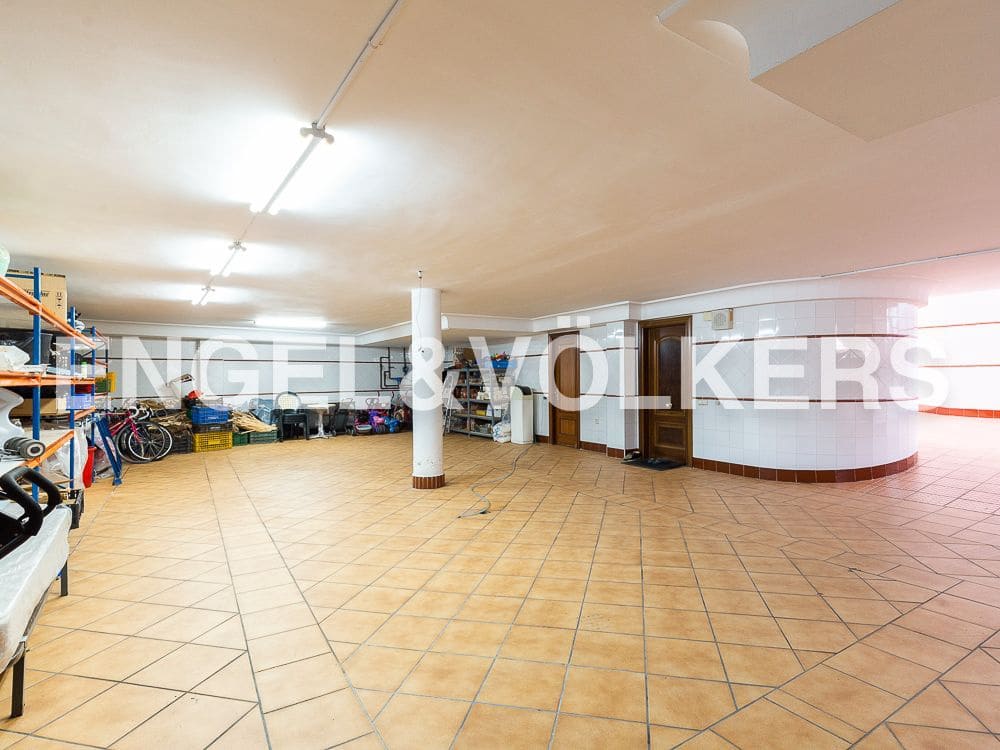5 bedroom Villa for sale in Aldaia with garage - € 890,000 (Ref: 8239266)