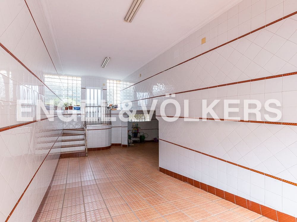 5 bedroom Villa for sale in Aldaia with garage - € 890,000 (Ref: 8239266)