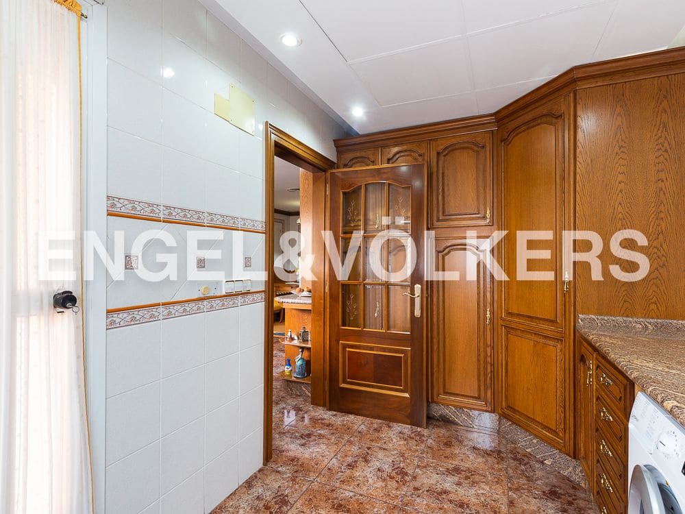 5 bedroom Villa for sale in Aldaia with garage - € 890,000 (Ref: 8239266)