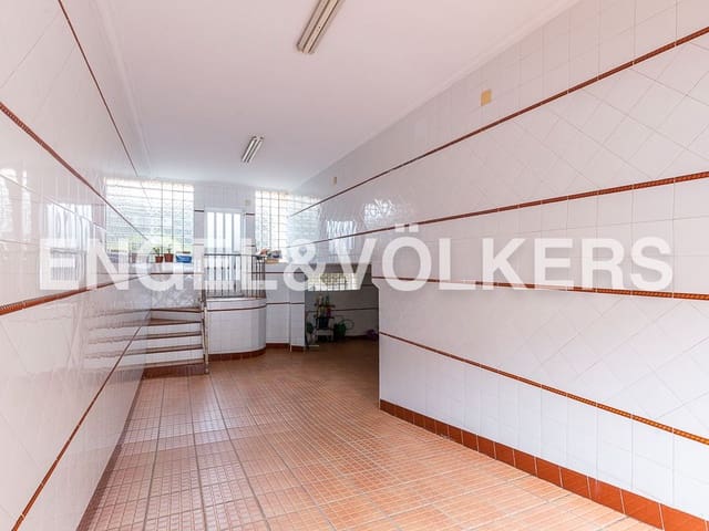 5 bedroom Villa for sale in Aldaia with garage - € 890,000 (Ref: 8239266)