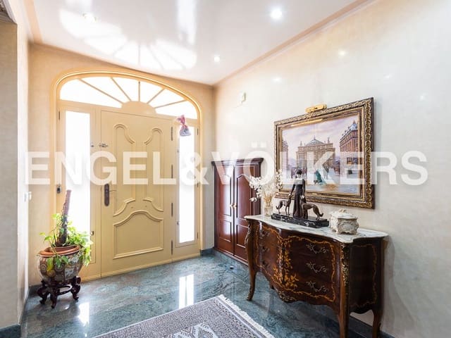 5 bedroom Villa for sale in Aldaia with garage - € 890,000 (Ref: 8239266)