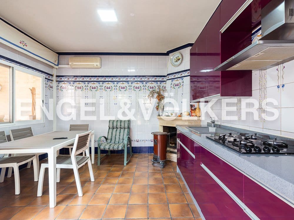 5 bedroom Villa for sale in Aldaia with garage - € 890,000 (Ref: 8239266)