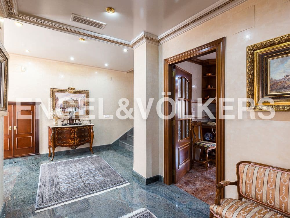 5 bedroom Villa for sale in Aldaia with garage - € 890,000 (Ref: 8239266)
